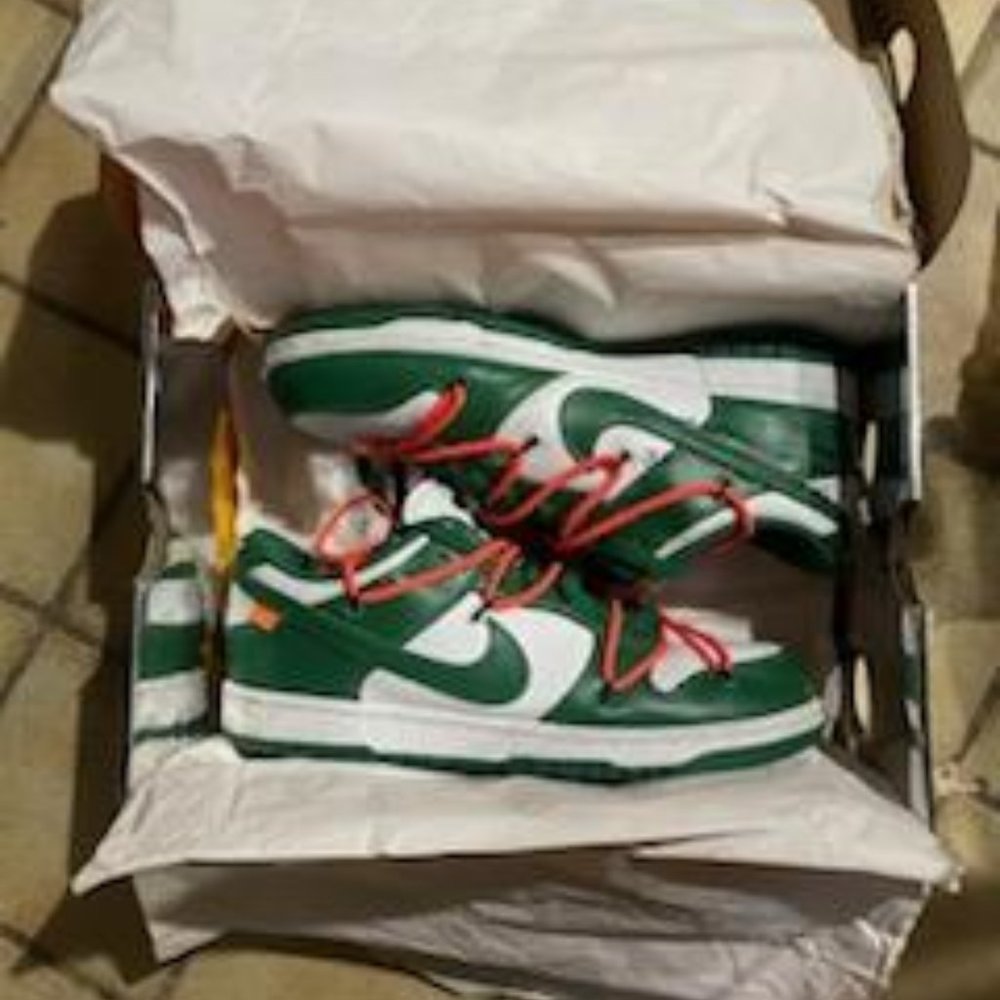 Nike dunk off white pine green Size 9